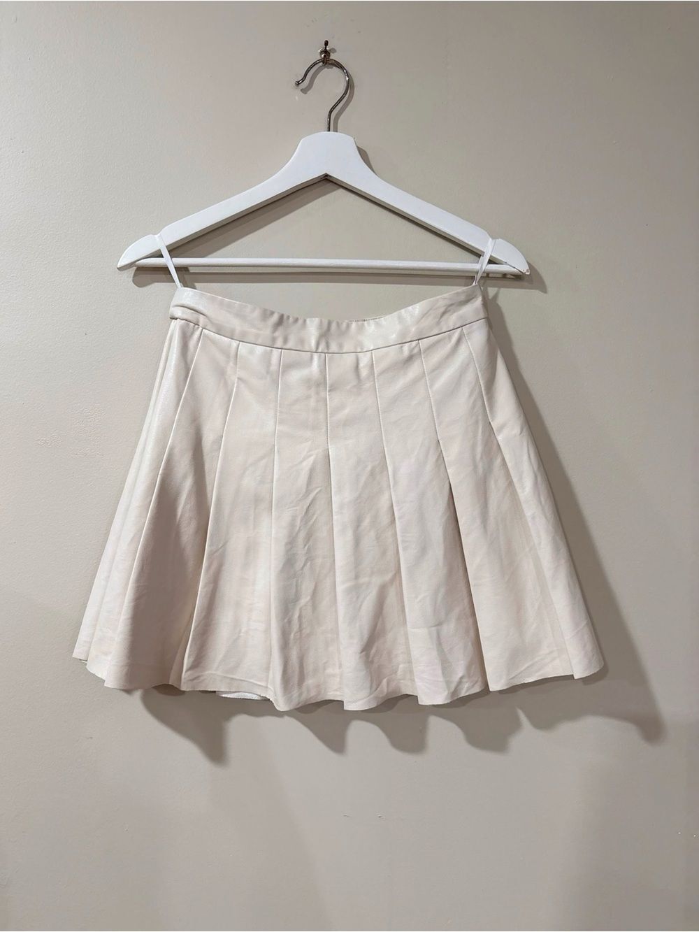 Aritzia Sunday Best Ivory Faux Leather Pleated Skater Skirt Sz 2 Coquette Preppy